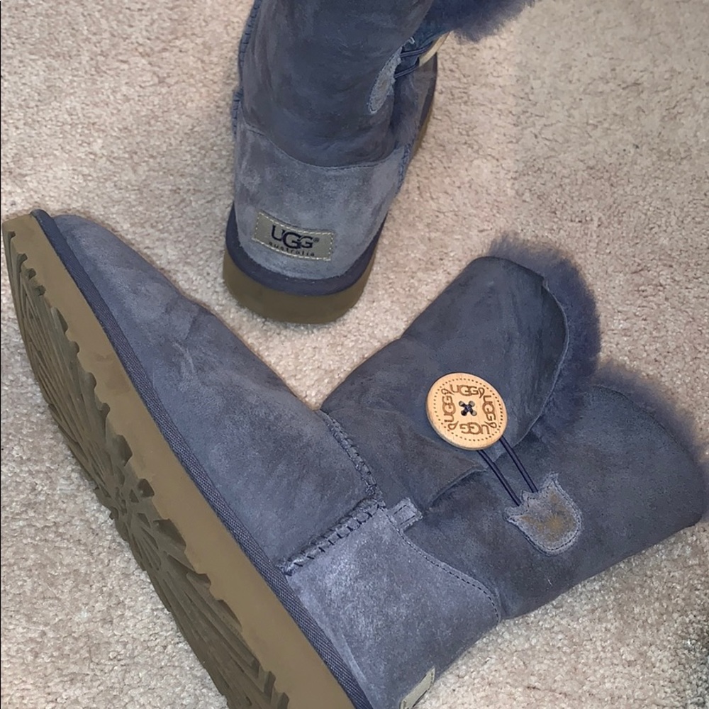Uggs - image 1